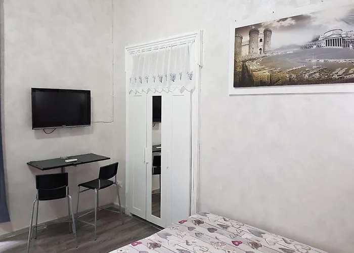 Napoli Central לינה וארוחת בוקר 4*