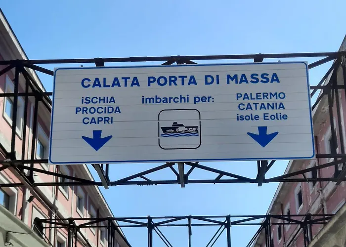 Napoli Central לינה וארוחת בוקר 4*