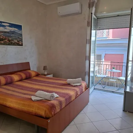 Bed & Breakfast Napoli Central *