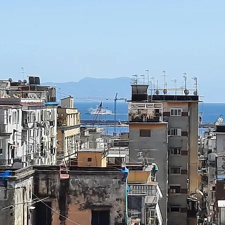 Oda ve Kahvaltı Napoli Central 4*