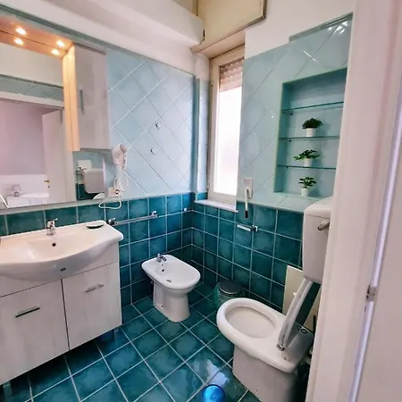 Oda ve Kahvaltı Napoli Central 4*