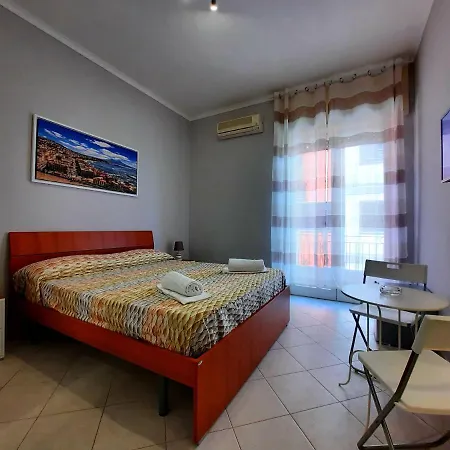 Napoli Central Oda ve Kahvaltı 4*