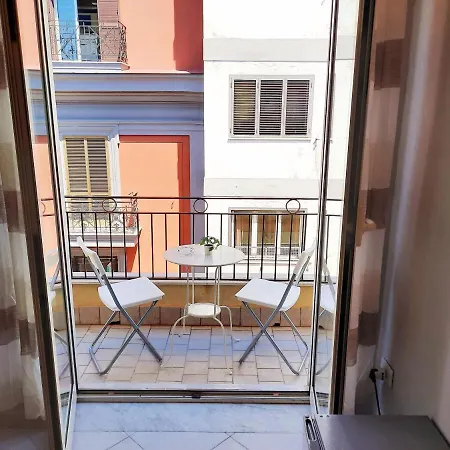 Napoli Central Couette-café 4*